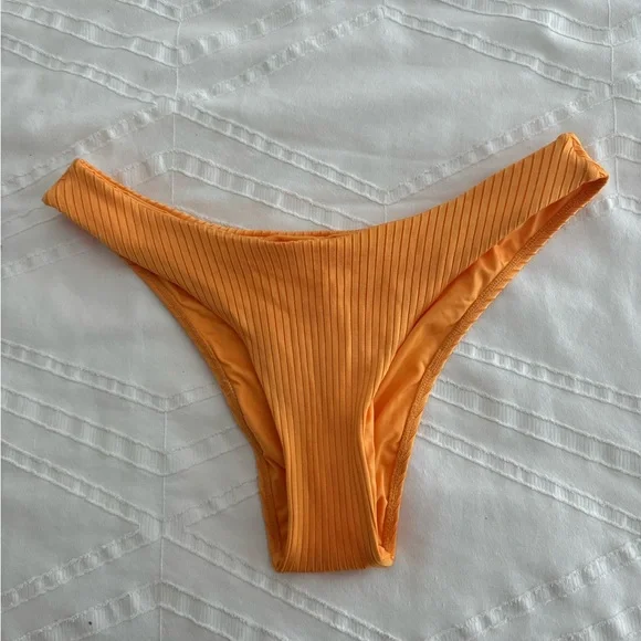 Monday Swimwear Clementine Byron Bottoms - Picture 4 of 5